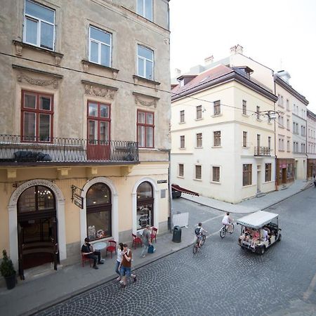 Lux Apartment on Virmenska 3- with 2 separate bedrooms Lviv Buitenkant foto