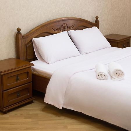Lux Apartment on Virmenska 3- with 2 separate bedrooms Lviv Buitenkant foto