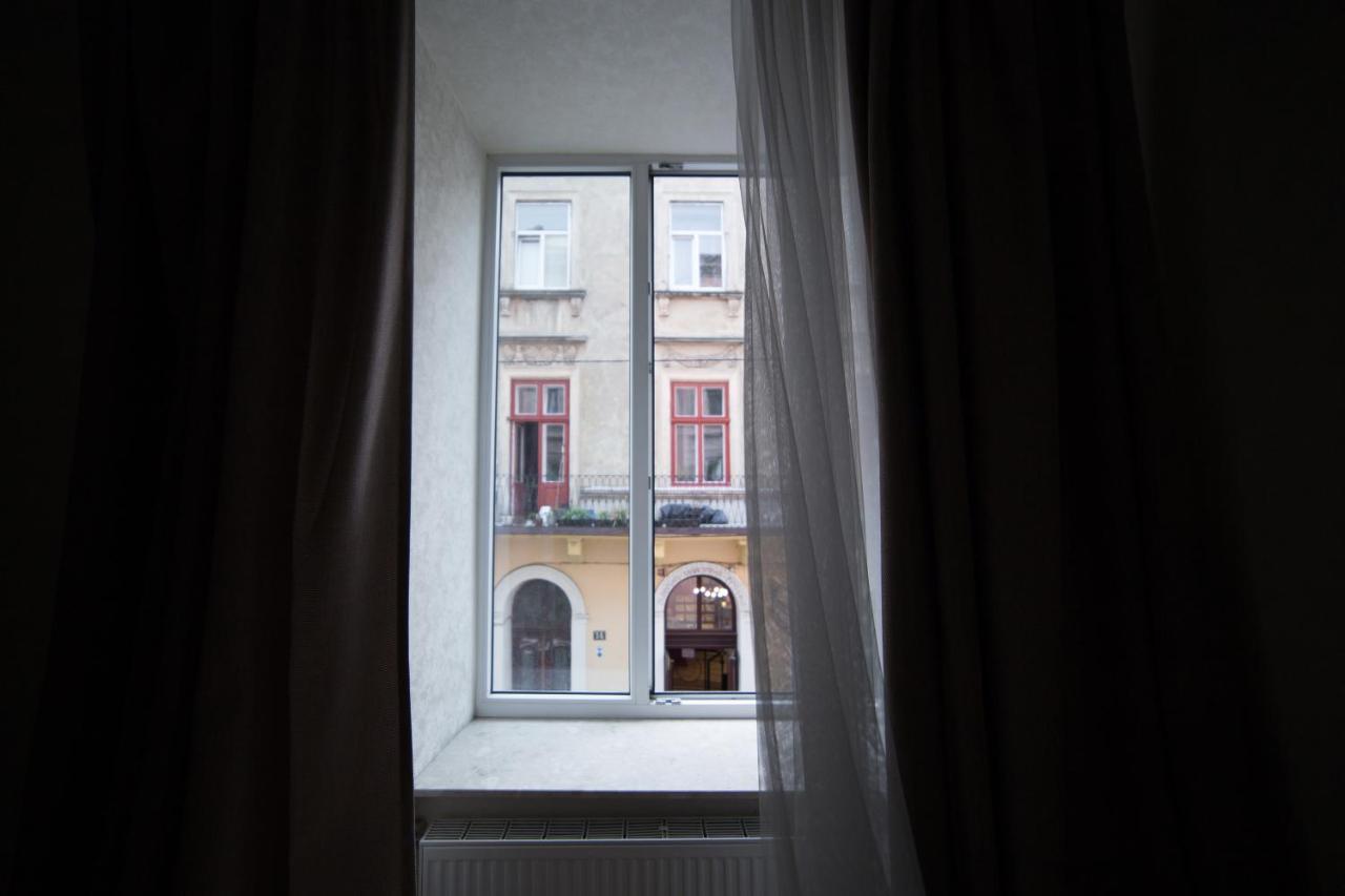 Lux Apartment on Virmenska 3- with 2 separate bedrooms Lviv Buitenkant foto