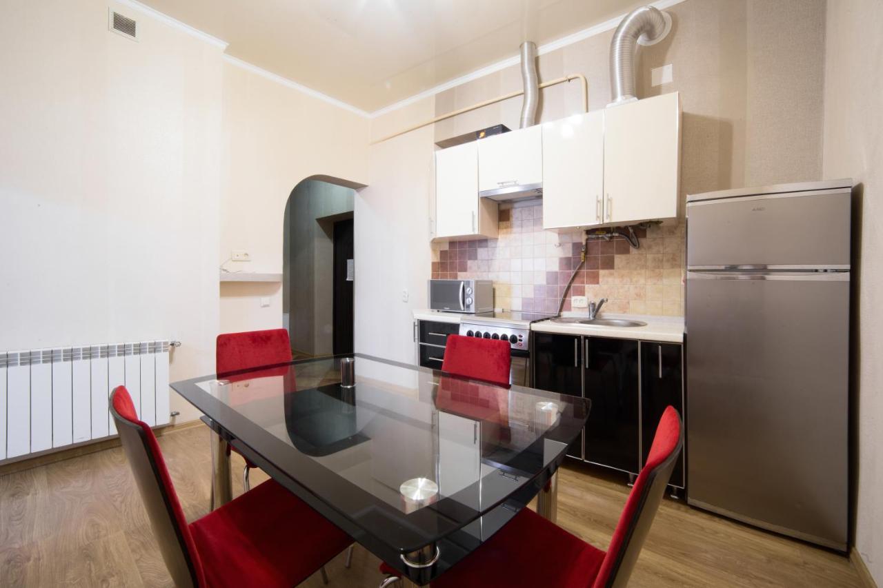 Lux Apartment on Virmenska 3- with 2 separate bedrooms Lviv Buitenkant foto