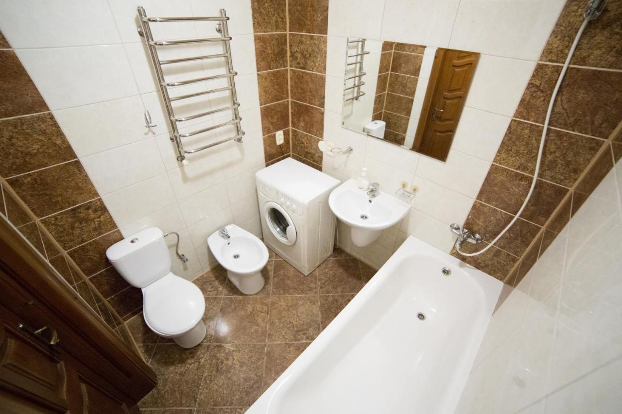 Lux Apartment on Virmenska 3- with 2 separate bedrooms Lviv Buitenkant foto