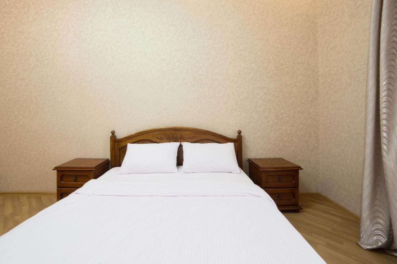 Lux Apartment on Virmenska 3- with 2 separate bedrooms Lviv Buitenkant foto