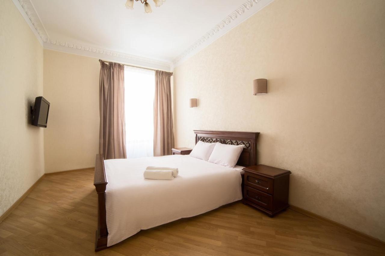 Lux Apartment on Virmenska 3- with 2 separate bedrooms Lviv Buitenkant foto